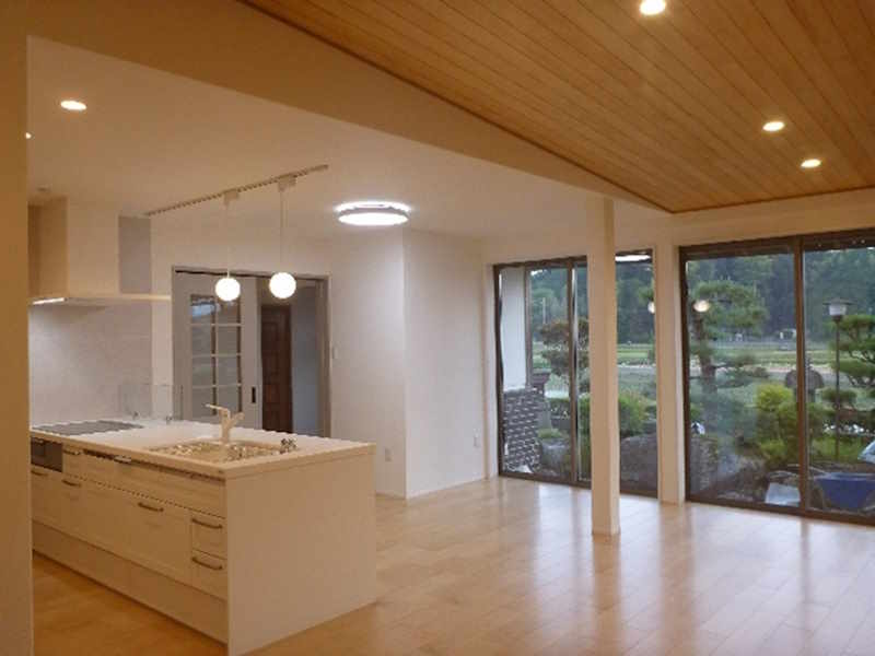 スタイリッシュなLDKのある二世帯住宅